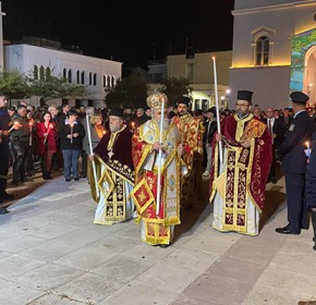 Πύργος: Σε κλίμα βαθιάς κατάνυξης ο εορτασμός της Ανάστασης στον Μητροπολιτικό Ναό του Αγίου Νικολάου [PHOTOS]