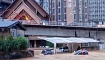 Καταρρακτώδεις βροχές στην Κίνα: 22 νεκροί, 20 αγνοούμενοι -24.000 κάτοικοι απομακρύνθηκαν, απίστευτες εικόνες