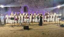 Μαγεύτηκε το κοινό στο Κάστρο Χλεμούτσι: Μια παραμυθένια βραδιά κάτω από το Αυγουστιάτικο Φεγγάρι με τη Χορωδία Μυρτουντίων [PHOTOS]