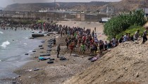 Χάος στη Θέουτα: 18 νεκροί από το κύμα μεταναστών από το Μαρόκο - Στρατός στα σύνορα και κόντρα Μαδρίτης-Ρώμης