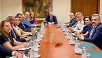 Θεοδωρικάκος: Από 31 Αυγούστου μείωση τιμών σε βασικά προϊόντα – Λίστα