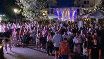 «Πλημμύρισε» από κόσμο ο Πύργος στη «Λευκή Νύχτα» [PHOTOS]