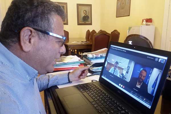 Μαρίνος με Φαρμακη