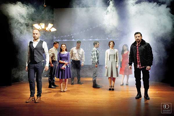 Θέατρο Απόλλων: Τελευταίες παραστάσεις για το «Ψηλά από τη Γέφυρα» από το ΠΡΟΣΚΗΝΙΟ 