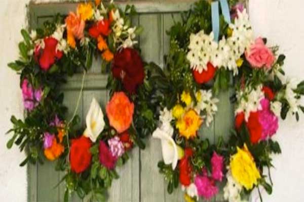 Πρωτομαγιά: Φτιάξτε μόνοι σας το δικό σας μαγιάτικο στεφάνι [βίντεο]