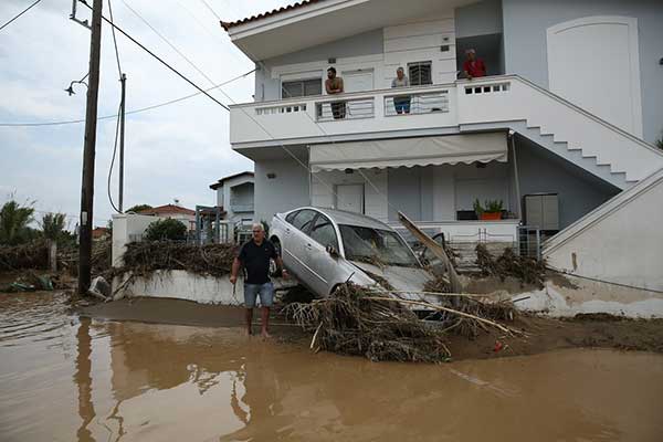 aytokinito-spiti-plimires-evoia