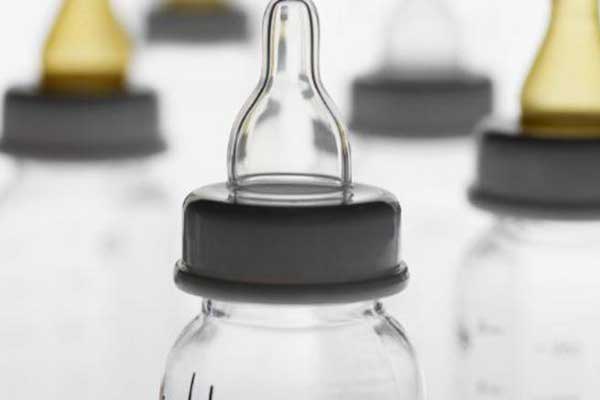 Συναγερμός στην Ελλάδα για μολυσμένο βρεφικό γάλα με σαλμονέλα