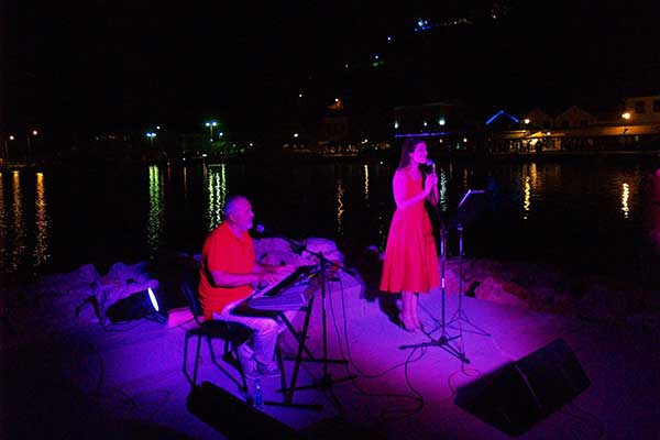 Πολιτιστικός Σύλλογος Κατακόλου "Ο Φάρος": Μαγευτική η μουσική βραδιά στο λιμάνι με τραγούδια μεγάλων συνθετών