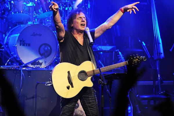 Πύργος: Έρχεται ο Βασίλης Παπακωνσταντίνου με τις «φωνές των ποιητών» στο Rex Plus