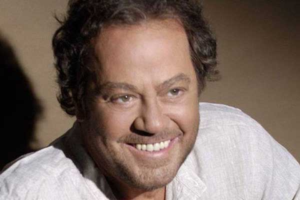 Κερδίστε εισιτήρια για τη συναυλία του μεγάλου Γιάννη Πάριου στο Θέατρο Φλόκα