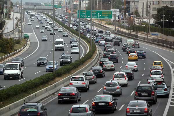 Ερχονται αλλαγές στα τέλη κυκλοφορίας: Ποιοι θα επιβαρυνθούν, ποιοι θα δουν μείωση