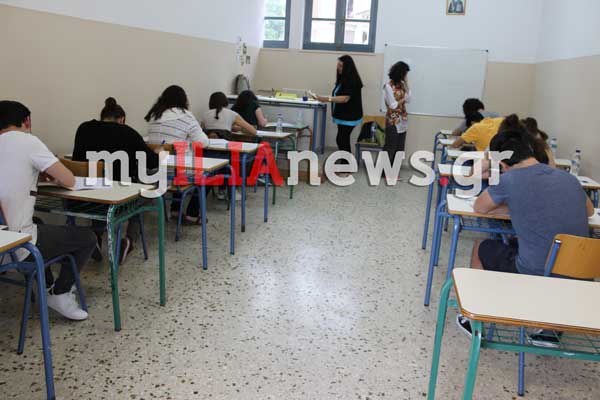 Πανελλήνιες 2017: Με Λατινικά, Χημεία και Αρχές Οικονομικής Θεωρίας συνεχίζονται οι εξετάσεις