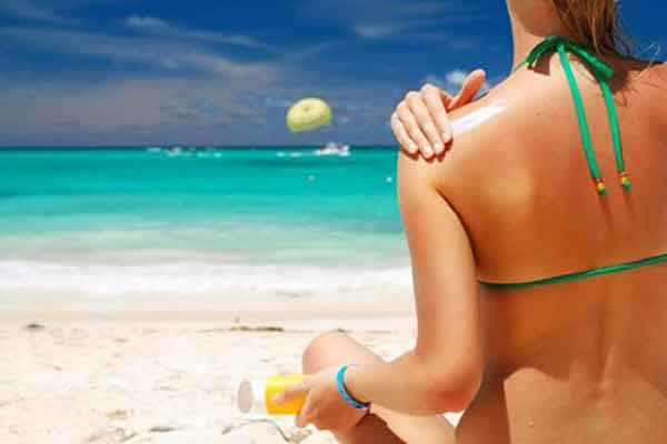 Δέρμα: «Λίγο βούτυρο για το έγκαυμα» και άλλοι μύθοι για το καλοκαίρι
