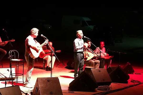 Ενθουσίασαν το κοινό στο κατάμεστο θέατρο Ήλιδας ο Βασίλης Σκουλάς και ο Παντελής Θαλασσινός [PHOTOS]