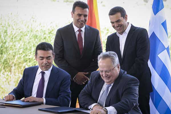 Υπογράφτηκε η ιστορική συμφωνία Ελλάδας - ΠΓΔΜ στις Πρέσπες