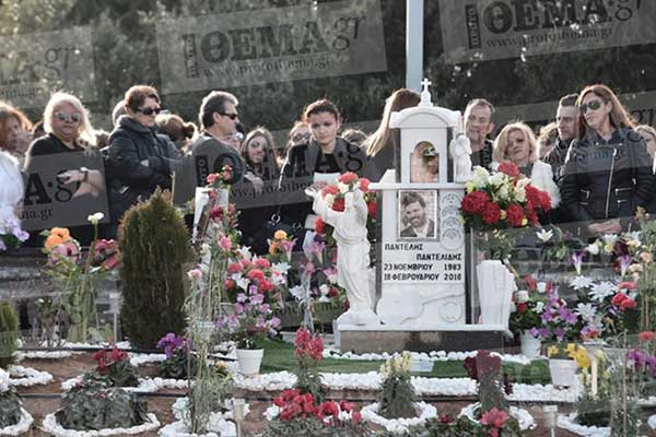 Τρισάγιο στη μνήμη του Παντελή στο μοιραίο σημείο της λεωφόρου Βουλιαγμένης