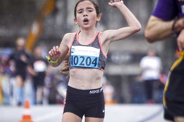 Ημιμαραθώνιος Αθήνας 2018: Η 12χρονη Γλυκερία τερμάτισε τρίτη και έκλεψε την παράσταση