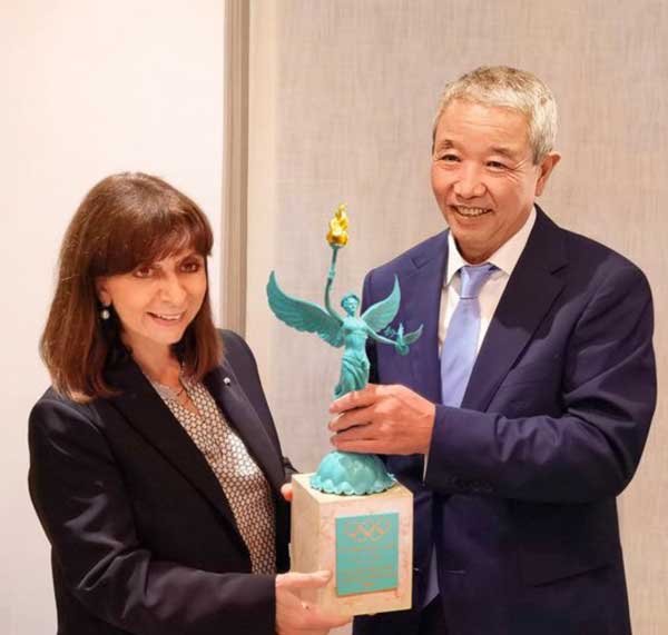 Olympic flame sculpture 1