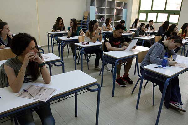 Την κατάργηση των Πανελλαδικών εξετάσεων σκέφτεται το υπουργείο Παιδείας