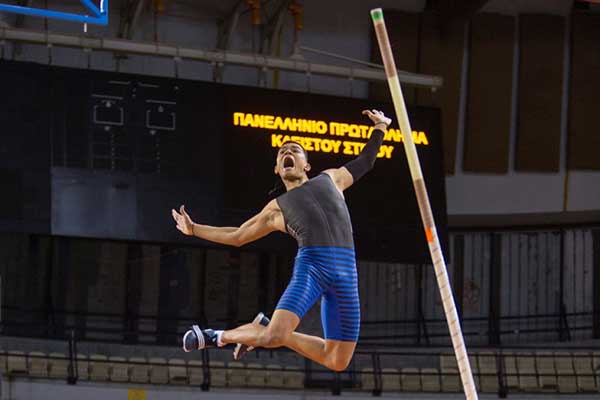 Καραλής από άλλο πλανήτη και 5,70 μ. στο Πανελλήνιο Πρωτάθλημα στο ΣΕΦ