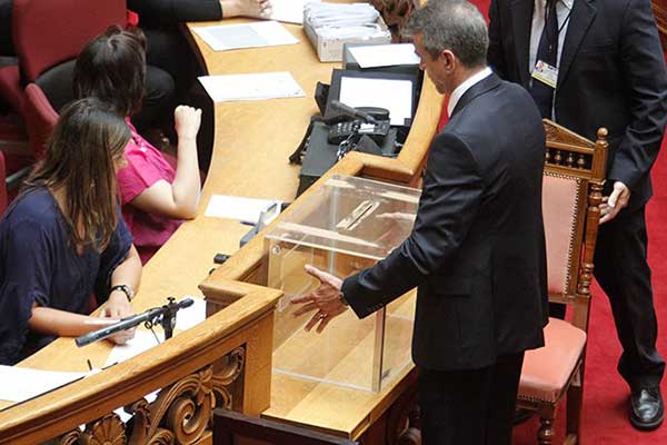 Υπόθεση Novartis: Αποφασίζουν αν θα στηθούν μία ή δέκα κάλπες στη Βουλή