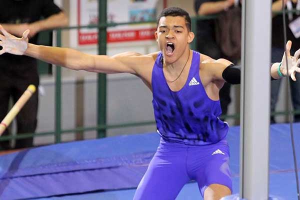 Kορυφαίος στον κόσμο ο Ηλείος Καραλής στο άλμα επί κοντώ με 5.55μ.