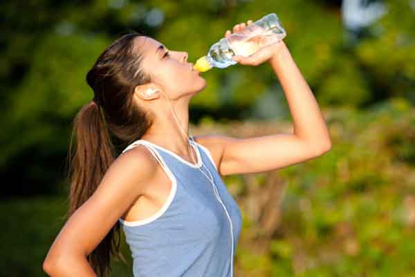 Υπολογίστε πόσο νερό πρέπει να πίνετε μέσα στη μέρα -Με μια απλή πράξη