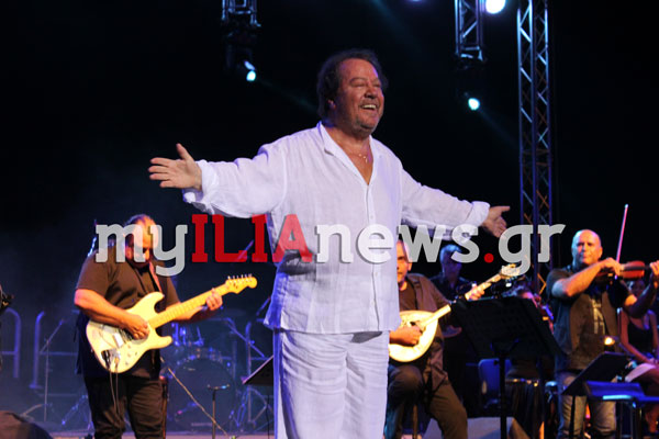 Αρχαία Ολυμπία: Υπέροχος ο Γιάννης Πάριος - Κάτω από το φως του φεγγαριού "μάγεψε" τον κόσμο στο Θέατρο Φλόκα [PHOTOS]