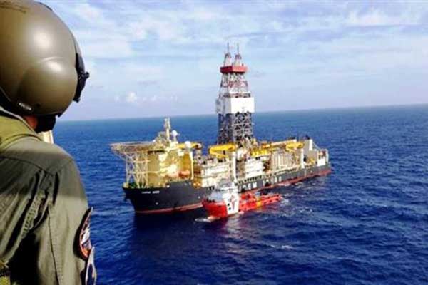 Τακτική συνεδρίαση του Δημοτικού Συμβουλίου  Πύργου πραγματοποιείται την Τετάρτη 21-2-18 και ώρα 18:00μμ στο Λάτσειο Δημοτικό Μέγαρο  ΘΕΜΑΤΑ ΗΜΕΡΗΣΙΑΣ ΔΙΑΤΑΞΗΣ  1. Λήψη απόφασης έγκρισης της έκθεσης αποτελεσμάτων εκτέλεσης του προϋπολογισμού του δήμου Δ΄ τριμήνου 2017, κατόπιν της υπ’ αριθμ. 53/2018 απόφαση της Ο.Ε.  2. Λήψη απόφασης: α. Ορισμού μελών στο Δ.Σ. του ΝΠΔΔ «Δημοτικός Οργανισμός Πολιτισμού Πύργου» και β. Εκλογή Προέδρου – Αντιπροέδρου.  3. Λήψη απόφασης έγκρισης οικονομικών καταστάσεων της Δημοτικής Κοινωφελούς Επιχείρησης Πύργου (ΔΗΚΕΠ) οικ. Χρήσεως 2016, κατόπιν της υπ’ αριθμ. 47/2017 απόφασης του Δ.Σ. της επιχείρησης. 4. Λήψη απόφασης έγκρισης του Ολοκληρωμένου Πλαισίου Δράσης της Δημοτικής Κοινωφελούς Επιχείρησης Πύργου (ΔΗΚΕΠ) οικ. Χρήσεως 2018, κατόπιν της υπ’ αριθμ. 50/2017 απόφασης του Δ.Σ. της επιχείρησης. 5. Λήψη απόφασης έγκρισης του προϋπολογισμού της Δημοτικής Κοινωφελούς Επιχείρησης Πύργου (ΔΗΚΕΠ) οικ. Χρήσεως 2018, κατόπιν της υπ’ αριθμ. 51/2017 απόφασης του Δ.Σ. της επιχείρησης. 6. Λήψη απόφασης έγκρισης της διενέργειας τακτικού διαχειριστικού ελέγχου στην Δημοτική Κοινωφελή Επιχείρηση Πύργου (ΔΗΚΕΠ) οικονομικής χρήσης 2018, ορισμός ορκωτών λογιστών - ελεγκτών» και καθορισμός του ύψους της αμοιβής τους.  7. Λήψη απόφασης έγκρισης της υπ’ αριθμ. 18/2018 απόφασης του Δ.Σ του ΝΠΔΔ «Δημοτικό Λιμενικό Ταμείο Πύργου» με την οποία ψηφίστηκε ο προϋπολογισμός και ο πίνακας στοχοθεσίας (ΟΠΔ) του Ν.Π. οικ. Έτους 2018. 8. Λήψη απόφασης αντικατάστασης τακτικού μέλους προερχόμενου από τη μειοψηφία, στο Διοικητικό Συμβούλιο του ΝΠΔΔ: «Δημοτικό Λιμενικό Ταμείο Πύργου».  9. Λήψη απόφασης έγκρισης διενέργειας νέας δημοπρασίας των ήδη καθορισθέντων με την υπ’ αριθμ. 148/2017 απόφαση του Δημοτικού Συμβουλίου θέσεων, για την τοποθέτηση καντινών, ομπρελών – ξαπλωστρών οι οποίες δεν πληρώθηκαν.  10. Λήψη απόφασης για την παραχώρηση θέσης στάθμευσης έμπροσθεν του Ταχυδρομικού Καταστήματος Καράτουλα που βρίσκεται επί της Κ.Ε.Ο. Καράτουλα του Δήμου Πύργου Ν. Ηλείας [Η Ε.Π.Ζ. με την υπ’ αριθμ. 1/2018 απόφασή της εισηγείται θετικά].  11. Λήψη απόφασης: Α. έγκρισης του 3ου Σ.Π. & 2ου Σ.Π. της μελέτης: «Αναθεώρηση – επέκταση – πράξη εφαρμογής σχεδίου πόλης Επιταλίου Ν. Ηλείας» και Β. Παράτασης προθεσμίας της μελέτης έως 3-12-2018. 12. Λήψη απόφασης παράτασης προθεσμίας του έργου: «Ανάπλαση περιοχής Αγ. Σπυρίδωνος», με Α.Μ 78/09, μέχρι 30-3-2018.  13. Λήψη απόφασης έγκρισης των πρωτοκόλλων οριστικής παραλαβής των έργων: 13.1 «Συμπληρωματικό υδραγωγείο δημοτικών διαμερισμάτων Δήμου Πύργου, από το δίκτυο του Ερύμανθου ποταμού» με Α.Μ. 58/2011. 13.2 «Τεχνικά έργα αντιπλημμυρικής προστασίας στο Λαμπέτι Δήμου Πύργου» με Α.Μ. 52/2010 . 13.3 «Κατασκευή αγωγού αποχέτευσης ομβρίων υδάτων Τ.Κ. Αλφειούσας» με Α.Μ. 5/2013 13.4 «Τεχνικά έργα αντιπλημμυρικής προστασίας στο Λαμπέτι (β΄εργολαβία)» με Α.Μ. 21/2013.  14. Λήψη απόφασης για την παραχώρηση του 1ου Γυμνασίου, στο 1ο Λύκειο Πύργου από 18 έως 22 Απριλίου 2018, για την πραγματοποίηση θεατρικής παράστασης. 15. Λήψη απόφασης για τη σύνδεση πίλαρ, οδοφωτισμού στις Τ.Κ. Μαγούλας, Χειμαδιού και Καράτουλα ποσού 2.398,89€ (με το ΦΠΑ) και εξουσιοδότηση του Δημάρχου για την υπογραφή της σχετικής σύμβασης.  16. Λήψη απόφασης ανάκλησης της υπ’ αριθμ. 226/2017 με τίτλο «Μεταβίβαση επαγγελματικής άδειας λαϊκών αγορών της κ. Διονυσίου Γεωργίας του Νικολάου»  17. Λήψη απόφασης έγκρισης εγγραφής του Δήμου Πύργου ως συνδρομητή σε εφημερίδες, περιοδικά και ηλεκτρονικά μέσα για το έτος 2018.  18. Λήψη απόφασης γνωμοδότησης για το ετήσιο πρόγραμμα έργων και εργασιών έτους 2018 του Δασαρχείου Πύργου.  19. Λήψη απόφασης συγκρότησης της επιτροπής εκτίμησης κατά περίπτωση στην εκποίηση, μίσθωση, εκμίσθωση ή αγορά κινητών και ακινήτων, για το έτος 2018. 20. Λήψη απόφασης συγκρότησης της επιτροπής διενέργειας δημοπρασιών για την εκποίηση, μίσθωση, εκμίσθωση ή αγορά κινητών και ακινήτων, για το έτος 2018. 21. Λήψη απόφασης συγκρότησης επιτροπής παραλαβής μικρών έργων και εργασιών συντήρησης έως 5.869,41€ χωρίς Φ.Π.Α. (άρθρο 15 του Π.Δ. 171/87).  22. Λήψη απόφασης για τη συγκρότηση επιτροπών παραλαβής προμηθειών και υπηρεσιών του ΝΠΔΔ: «Δημοτικό Λιμενικό Ταμείο Πύργου» έτους 2018, κατόπιν της υπ’ αριθμ. 10/2018 απόφασης – εισήγησης του διοικητικού του συμβουλίου. 23. Λήψη απόφασης συγκρότησης επιτροπής διαπίστωσης βλαβών από ανωτέρα βία στο έργο «Θεματικό Πάρκο Ξυστρή» με Α.Μ.: 21/2012. 24. Λήψη απόφασης συγκρότησης επιτροπής για την καταστροφή αντικειμένων που δεν έχουν καμία αξία (άρθρο 199 παρ. 6 του Ν. 3463/06) για το Τμήμα Βρεφονηπιακών Σταθμών [τρείς (3) δημοτικοί σύμβουλοι, ο ένας προερχόμενος από τη μειοψηφία] . 25. Λήψη απόφασης ορισμού εκπροσώπου του Δήμου με τον αναπληρωτή του, στην επιτροπή του άρθρου 35 του υπ’ αριθμ. 20 Γ.Κ., όπως τροποποιήθηκε και ισχύει για τον χαρακτηρισμό πολυσύχναστων παραλιών, την εξέταση αιτημάτων χορήγησης βεβαίωσης εκμίσθωσης θαλασσίων μέσων αναψυχής στις παράλιες περιοχές του δήμου.  26. Λήψη απόφασης έγκρισης του πρωτοκόλλου παραλαβής παροχής υπηρεσιών των αντικειμένου «ΤΑΧΥΜΕΤΑΦΟΡΕΣ» [τμηματική παραλαβή, 1426/29-12-2017 τιμολόγιο]