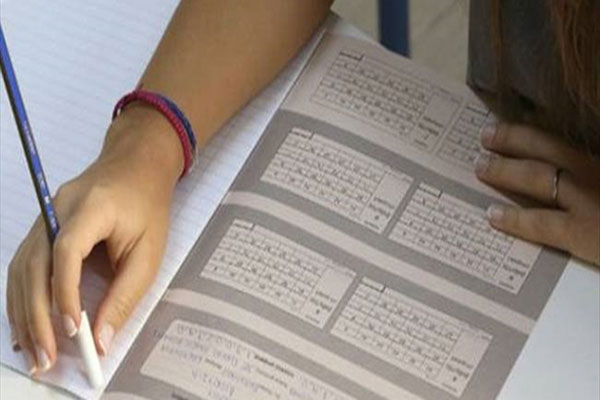 Πανελλαδικές 2016: Στη Φυσική και στην Ιστορία εξετάζονται σήμερα οι υποψήφιοι