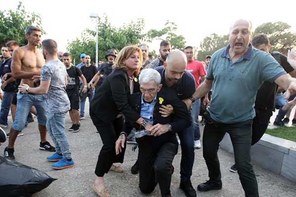 Διεγράφη ο πρόεδρος της ΟΝΝΕΔ Πέλλας γιατί είπε «φέρθηκαν αξιοπρεπέστατα» για τον ξυλοδαρμό Μπουτάρη