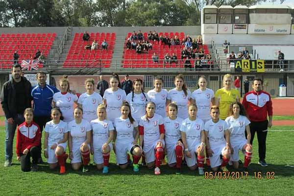 Με αφορμή της ολοκλήρωσης της αγωνιστικής περιόδου 2016-2017 οφείλουμε να ευχαριστήσουμε αυτούς οι οποίοι μας προσέφεραν τα πάντα για να έχουμε αυτή την εξαιρετική πορεία με αποκορύφωμα την είσοδό μας στις 8 καλύτερες ομάδες της Ελλάδος.  Καταρχήν τους προπονητές μας Κώστα Μπακάλη και Γιάννη Γκότση που καθημερινά μόχθησαν και μας έκαναν μια ανταγωνιστική ομάδα. Τον Πρόεδρο κύριο Χρίστο Χίτο και όλη την κίνηση «ΠΥΡΣΟΣ» η οποία στάθηκε αρωγός σε όποια προβλήματα υπήρχαν κατά την διάρκεια της χρονιάς. Τον Γιώργο Παπαδόπουλο και την σύζυγό του Θεώνη , τον Χρήστο Μπεβούδα, τον Χρήστο Γιαννακόπουλο, τους Γιώργο και Δημήτρη Μιχαλόπουλο, τον Παναγιώτη Χρονόπουλο (ΗΛΒΙΖΑΧ), τον Λευτέρη Βαρουξή, τον Γιάννη Τοπιντζή, τον Γιώργο Ρήγα, τον Γιάννη Μπαντούνα, τον Γιώργο Μπαχούρο, τον ακούραστο εργάτη του Πανηλειακού Γιώργο Μώρο, τον Αλέκο Μπρη, τον ιατρό κ. Νίκο Τερζόπουλο, τον φυσιοθεραπευτή Νίκο Άγριο, τον Βαγγέλη Έξαρχο, τον Θοδωρή Βαγγόπουλο και τον φροντιστή Γιάννη Δημήτρουλα.  Τα καταστήματα ΠΙΑΤΣΑ ΜΑΚΑΡΟΝΙ-ΑΦΟΙ ΣΤΑΘΟΠΟΥΛΟΙ-ΑΒ ΒΑΣΙΛΟΠΟΥΛΟΣ FOOD MARKET AMAΛΙΑΔΑ-DUST+CREAM ΠΥΡΓΟΣ οι οποίοι μας εξασφάλισαν όλο το αθλητικό υλικό, τα καταστήματα ΕΞΑΡΧΟΣ,ΒΕΡΟΙΟΣ, ΝΕΟΦΩΤΙΣΤΟΣ,DUOMO CAFÉ, ΜΙΚΡΟ CAFE,L OPERA CAFE.  Τους γονείς και τους φιλάθλους της ομάδας μας που σε όλα τα παιχνίδια μας συμπαραστάθηκαν.   Το φετινό μας ταξίδι ήταν υπέροχο και εμείς από την πλευρά μας κάναμε ότι μπορούσαμε, σεβόμενες πάντα το ΣΗΜΑ και την ΙΣΤΟΡΙΑ της ομάδας. Αυτή η ομάδα έχει πολλές δυνατότητες και αυτό θα φανεί την νέα σεζόν. Η μέγιστη τιμή για εμάς ήταν φέτος να αγωνιζόμαστε στο ΜΑΡΑΚΑΝΑ, ένα γήπεδο με τόσο μεγάλη ιστορία. Όλα τα τμήματα της ομάδος μας είμαστε μια γροθιά και ο στόχος είναι ένας:  Να υπάρχει ο ΠΑΝΗΛΕΙΑΚΟΣ ΜΑΣ!  Ευχόμαστε και ζητάμε από τους ποδοσφαιριστές της αντρική ομάδας, να πράξουν το καθήκον τους και να γράψουν την δικής τους ιστορία την Κυριακή στο Τραγανό και να κάνουν περήφανους αυτούς, τις οικογένειές τους, τους φιλάθλους και όλους όσους αναγέννησαν από τις στάχτες του τον ΠΑΝΗΛΕΙΑΚΟ μας.   Ο ΠΑΝΗΛΕΙΑΚΟΣ είναι ΙΔΕΑ!   Με εκτίμηση, η γυναικεία ομάδα του Πανηλειακού