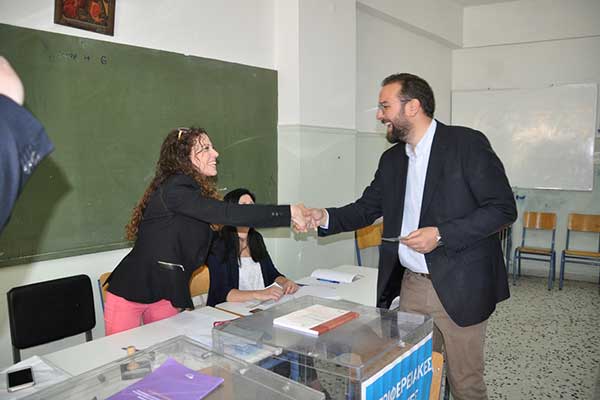 farmakis psifoforia2