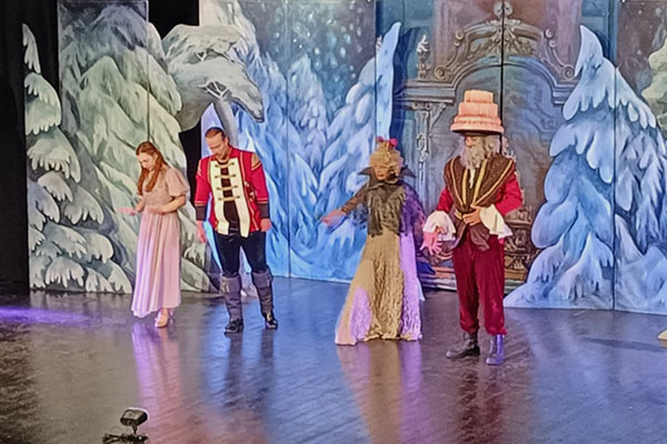 13 XRISTOUGENNA AMALIADA