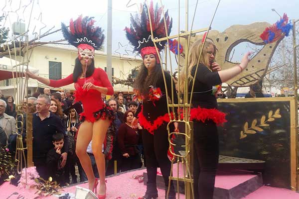 Ζαχάρω:  Επιτυχημένες και φέτος οι καρναβαλικές εκδηλώσεις - Κέφι και χορός στην παρέλαση [PHOTOS]