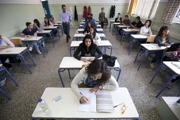 Πανελλαδικές 2016: Σε Βιολογία, Ανάπτυξη Εφαρμογών και Ηλεκτρολογία εξετάζονται οι υποψήφιοι