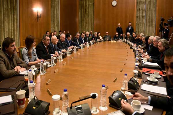 Ωρα ανασχηματισμού στην κυβέρνηση: Ποιοι μένουν, ποιοι φεύγουν