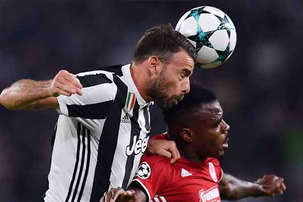 Champions League: Γιουβέντους-Ολυμπιακός 2-0: Σπουδαία εμφάνιση, παρά την ήττα (βίντεο)