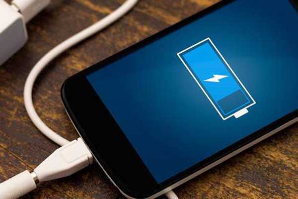 Με αυτό το κόλπο θα φορτίσεις το iPhone σου δύο φορές πιο γρήγορα