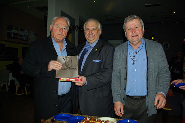 27484404 2042607715975430 239029376 o