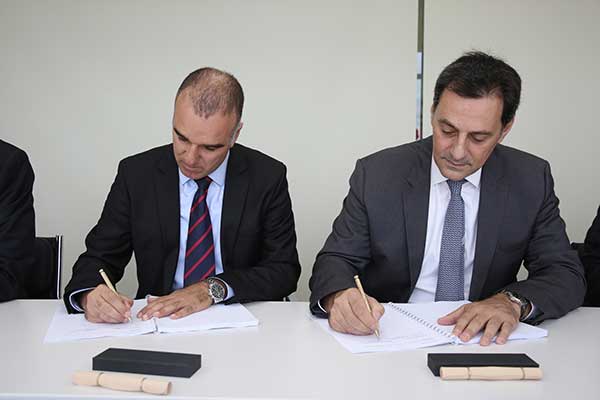 Ο Διευθύνων Σύμβουλος της Energean κ. Μαθιός Ρήγας (δεξιά) και ο Πρόεδρος της Dorad κ. Erez Halfon