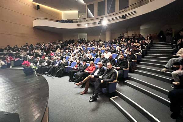 01 EPAINOI NEOI FOITHTES