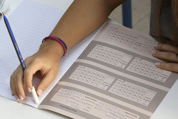 Πανελλαδικές 2016: Στη Χημεία και τα Λατινικά εξετάζονται σήμερα οι υποψήφιοι