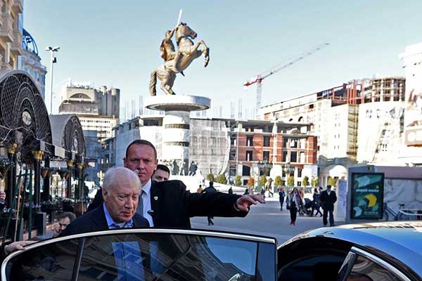 Εφτασε ο Νίμιτς στα Σκόπια -Με το όνομα GornaMakedonija ως πρόταση