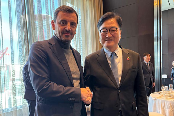 a461421e 42de 409d a3ad b87282ffa4d3