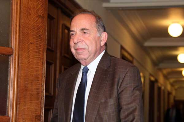 Πέθανε ο πρώην βουλευτής της ΝΔ και υπ. Πολιτισμού Πέτρος Αλιβιζάτος