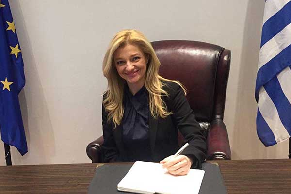 «Θα ήθελα να ευχηθώ σε όλες τις οικογένειες του Ν. Ηλείας χρόνια πολλά και Καλή Ανάσταση! Το Άγιο Φως της Αναστάσεως να φέρει σε όλους καθαρότητα πνεύματος, υγεία και ελπίδα. Η Ελπίδα στο ανθρώπινο γένος είναι ένα από τα ισχυρότερα μηνύματα της Αναστάσεως, όπως επίσης η αλληλεγγύη, η αυτοθυσία και η αμέριστη αγάπη προς τον πλησίον. Η σκέψη μου αυτές τις ημέρες, αλλά και κάθε ημέρα είναι κοντά στους συμπολίτες μας οι οποίοι δεν διαθέτουν ούτε τα βασικά για να εορτάσουν στο Πασχαλινό τραπέζι, αλλά και να συντηρήσουν τις οικογένειές τους. Εύχομαι σύντομα να επέλθει στη χώρα μας κοινωνική δικαιοσύνη και όλοι να μπορούν να απολαύσουν τα βασικά αγαθά.  Υγεία και ευτυχία σε όλους! Καλό Πάσχα και Καλή Ανάσταση!»