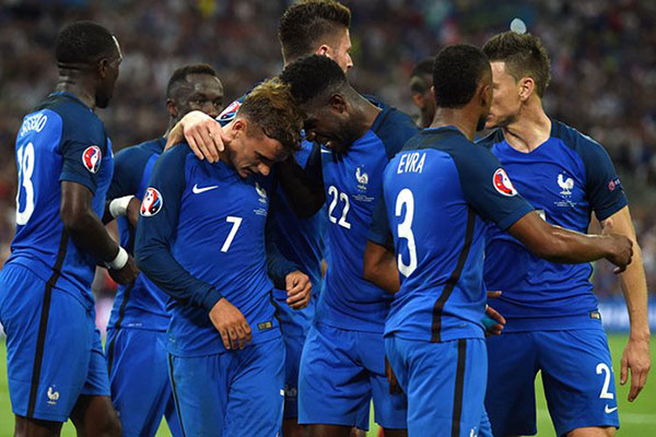 Euro2016: O «νέος Πλατινί» έστειλε (2-0) τη Γαλλία στον τελικό